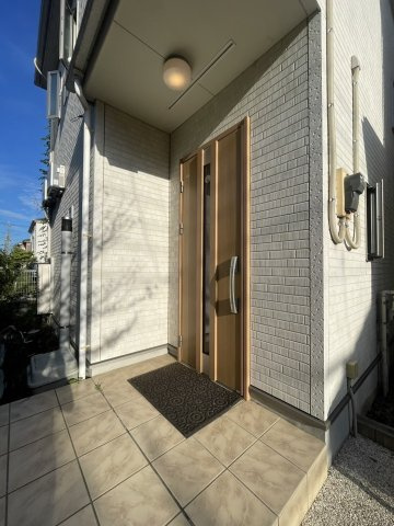 松伏町の省エネエコ住宅│太陽光発電＋大型WIC付住宅の玄関