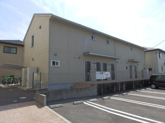 セリシール メゾンの駐車場