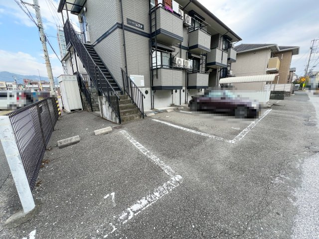 ニューライフムラタの駐車場