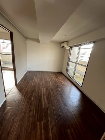 朝日プラザ天満橋の居間・リビング