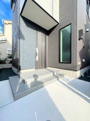 【玄関】 | ◆◇菅田町新築戸建て◇◆ | ◆子育て世代のスタッフもいますので、お客様目線での物件選び、ご提案が可能です。お問い合わせいただきました物件以外も多数ご紹介させていただきます。