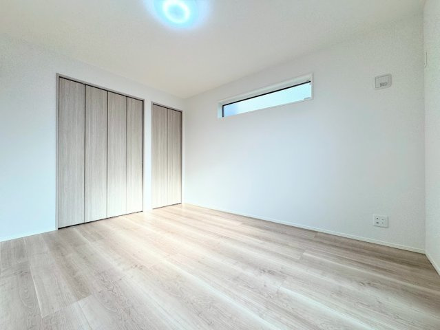 【洋室】 | ◆◇菅田町新築戸建て◇◆ | ◆感性を育むプライベートルームはシンプルでスマートな空間。好みの空間で読書をしたり、音楽を聞いたりと一人の時間も充実したものにできます。