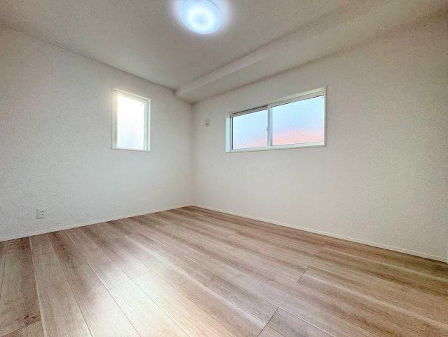 【洋室】 | ◆◇菅田町新築戸建て◇◆ | ◆子どものスタディ空間として、あるいは書斎やホビールームとして生活スタイルに合わせて使えるプライベートルーム。居心地のいい落ち着いたインテリアが似合います。