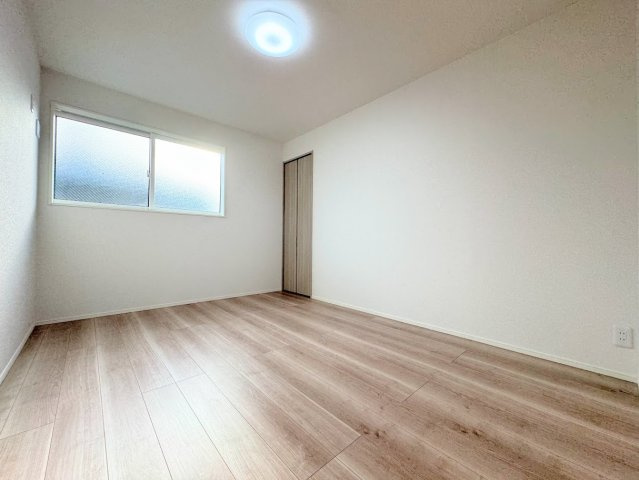 【洋室】 | ◆◇菅田町新築戸建て◇◆ | ◆気持ちの良い風が室内へ入り込む居室。家具を配置しても広々ご利用いただけます！！