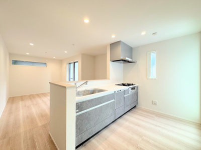 【キッチン】 | ◆◇菅田町新築戸建て◇◆ | ◆ご家族みんなで調理ができる位のスペースを実現したキッチン空間となっております。みんなで作った料理を召し上がりながらの会話は、どのような物になるのでしょうか。