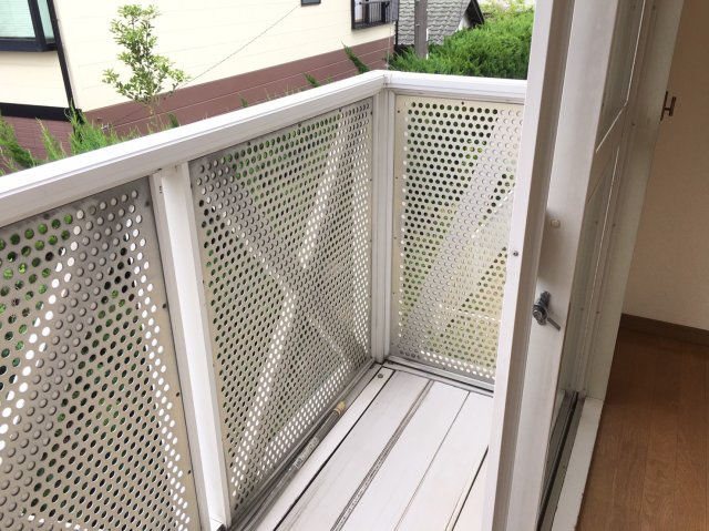 グリーンヴィレッジB棟のバルコニー|開放的で明るい空間を演出してくれるバルコニーです