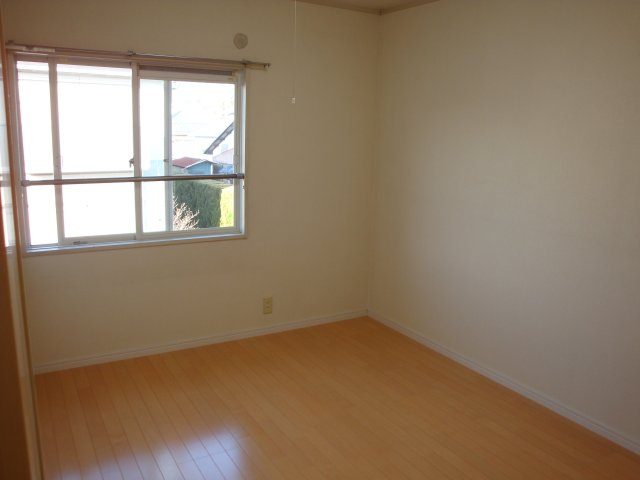 グリーンヴィレッジB棟の洋室|落ち着いた色調の洋室です