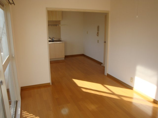 グリーンヴィレッジB棟の居間・リビング|ゆったりとしたリビングです