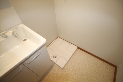 【洗面所】 | AQUE11 | 洗濯機置き場は室内にあります