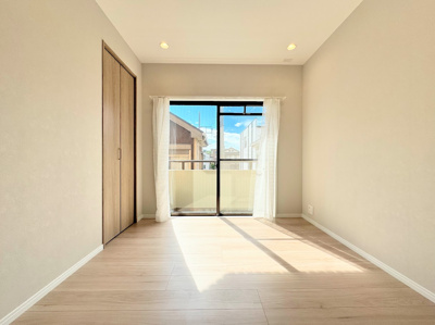 【洋室】 | 西三田住宅7街区5号棟 | 【モデルハウス写真】
◆子育て世代のスタッフもいますので、お客様目線での物件選び、ご提案が可能です。お問い合わせいただきました物件以外も多数ご紹介させていただきます。