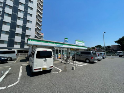 【周辺】 | 幸町団地15街区・３階 | ファミリーマート千葉幸町二丁目店まで徒歩２分（約120ｍ）
