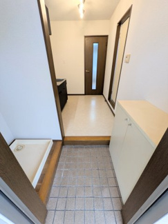 【玄関】 | フライハイト麻郷 | 明るい玄関です