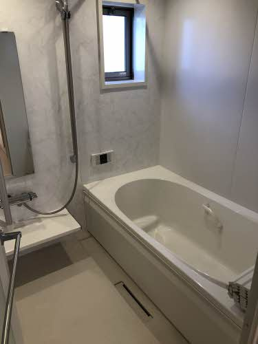 フローラル赤堤 D棟の浴室