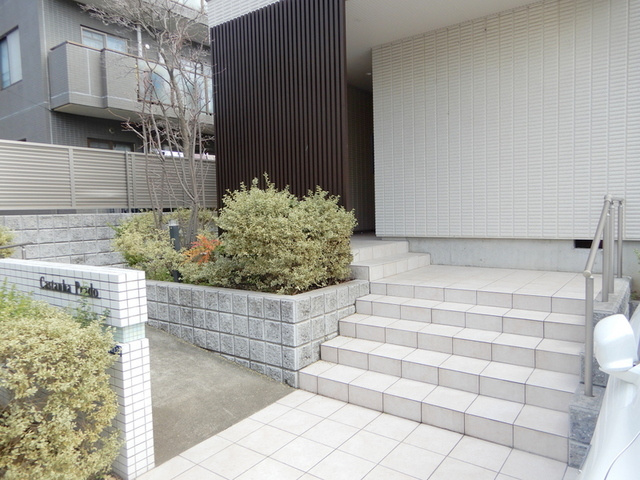 カスターニャ　プラドのエントランス