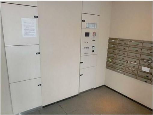 ゼファー明大前クローチェのエントランス