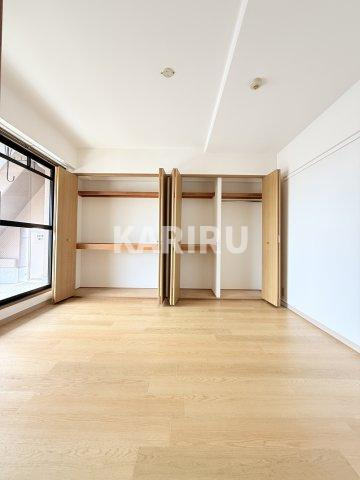 ハーヴィス・カエロンの洋室