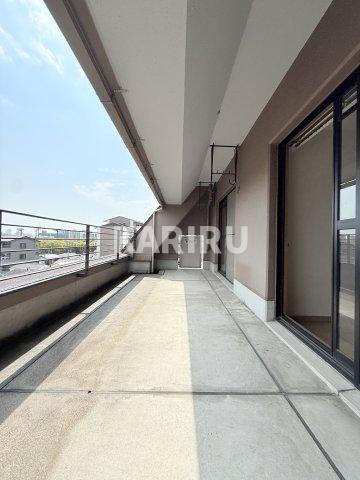 ハーヴィス・カエロンのバルコニー