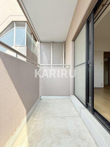 ハーヴィス・カエロンのバルコニー