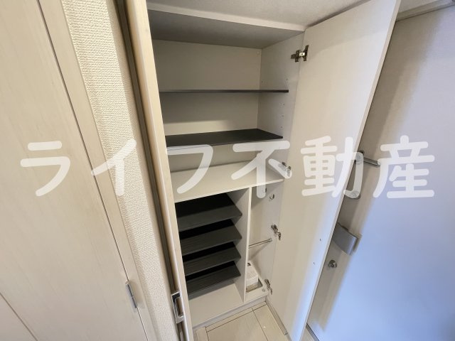 アドバンス大阪バレンシアの収納|たっぷりとした収納スペースです