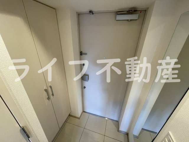 アドバンス大阪バレンシアの玄関|明るい玄関です