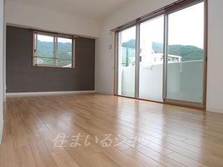 MNR深川の居間・リビング|床はクッションフロアです