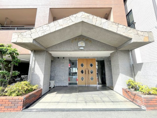 グランツ拝島セントラルステージのエントランス