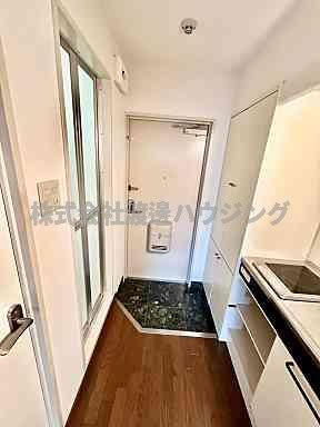 ハシモトエージェンシービルの玄関