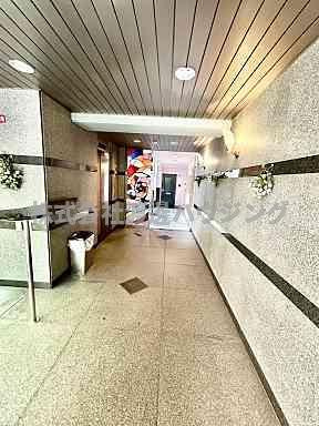 ハシモトエージェンシービルのエントランス