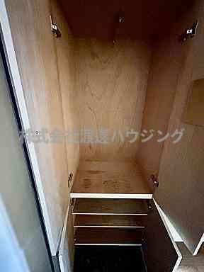ハシモトエージェンシービルの玄関|収納