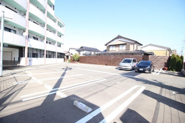 スクーデリア鳥栖の駐車場|駐車スペースもあります☆