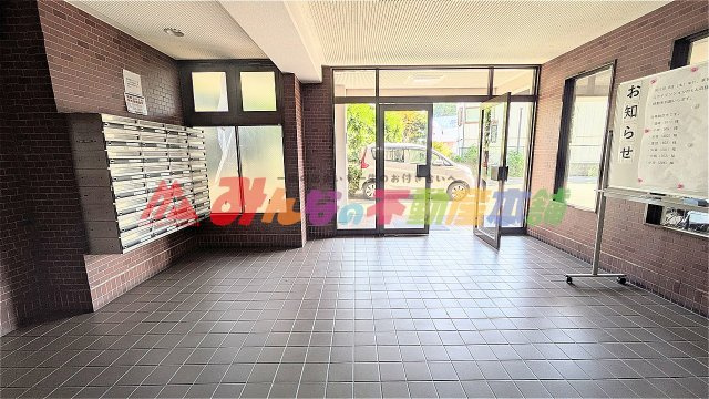 野中町スカイマンションのエントランス