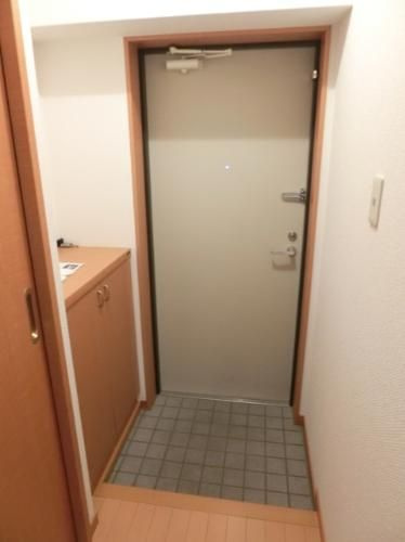 北野ガーデンコートの玄関|シューズボックス付きの玄関です☆