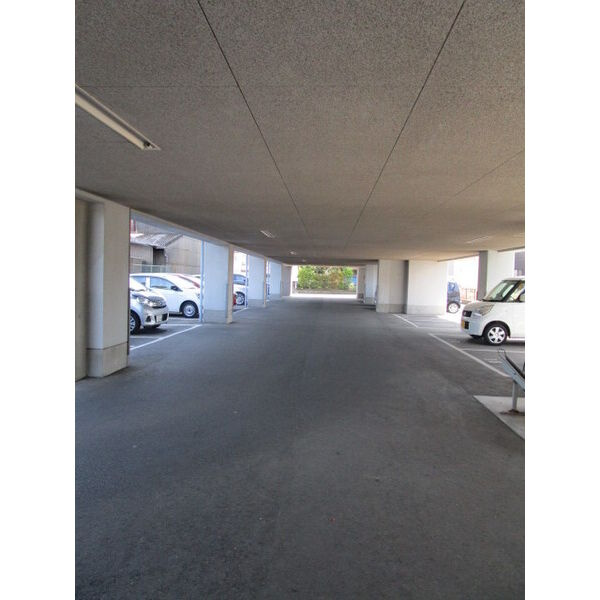 北野ガーデンコートの駐車場|駐車スペースもあります☆