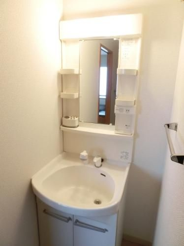 北野ガーデンコートの洗面所|明るい洗面所です★