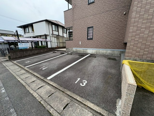 アンプルール フェール ソレイユの駐車場
