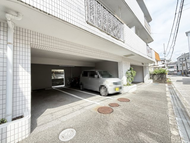 SK&Nの駐車場