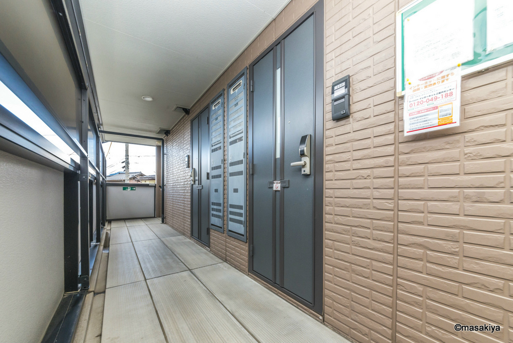 マウンテンハウスの外観|玄関