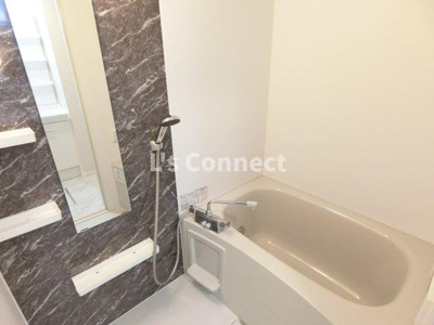 【浴室】 | ロイヤルハイツ六番館 | 追焚き、浴室乾燥付きのお風呂。