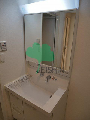 【洗面所】 | グランフォーレ箱崎アネックス | シャワー付き・収納付きの洗面台です！