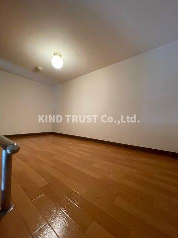 キリンパークサイドの居間・リビング|こちらのリビングで趣味の時間をお楽しみください