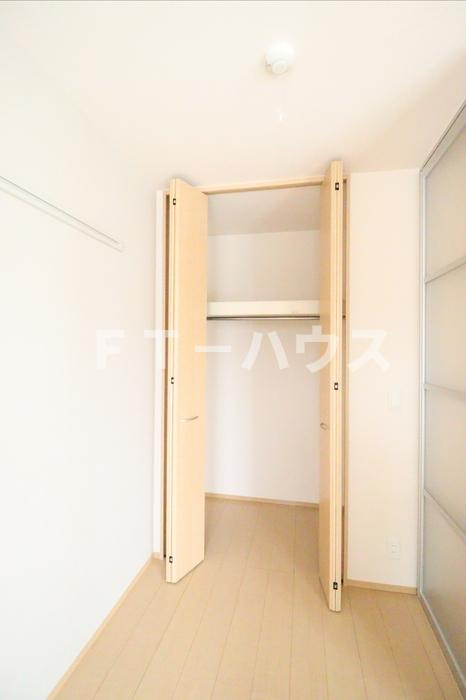 アゼリアの収納|クローゼット