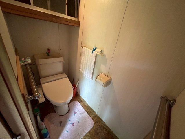 成田市芝　中古戸建のトイレ