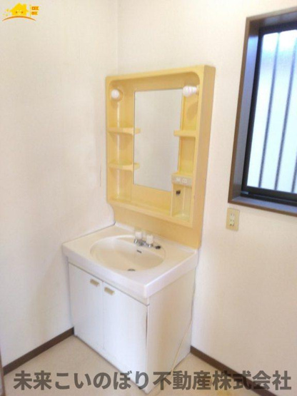 【独立洗面台】 | 加須市北辻中古戸建て | 朝の身支度には欠かせない独立洗面化粧台