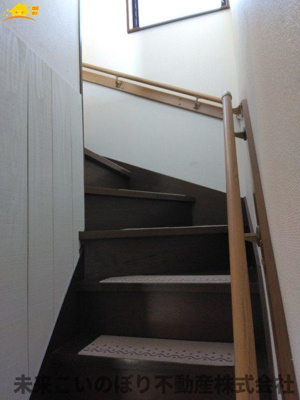 【内装】 | 加須市北辻中古戸建て | 階段スペースには手すりがついており安心です