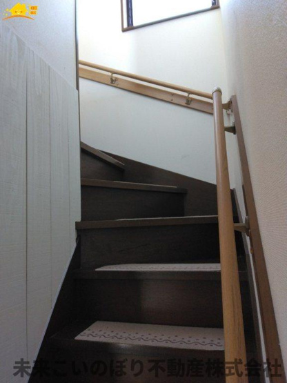 【内装】 | 加須市北辻中古戸建て | 階段スペースには手すりがついており安心です