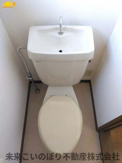 【トイレ】 | 加須市北辻中古戸建て | シンプルな機能を搭載したトイレ。家族みんなが使う場所だからこそ清潔にこだわりたいですね。