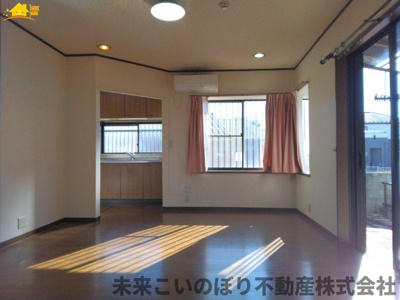 【居間・リビング】 | 加須市北辻中古戸建て | ゆったり過ごせるリビングです