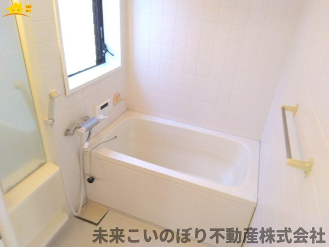 【浴室】 | 加須市北辻中古戸建て | 日々の疲れを癒すお風呂付です（浴室扉修理要）