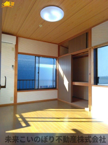 【寝室】 | 加須市北辻中古戸建て | 落ち着いた色調の寝室です