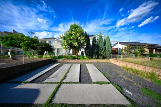 【駐車場】 | 並列駐車3台可能なカースペースです！お客様も遊びに来やすいですね♪